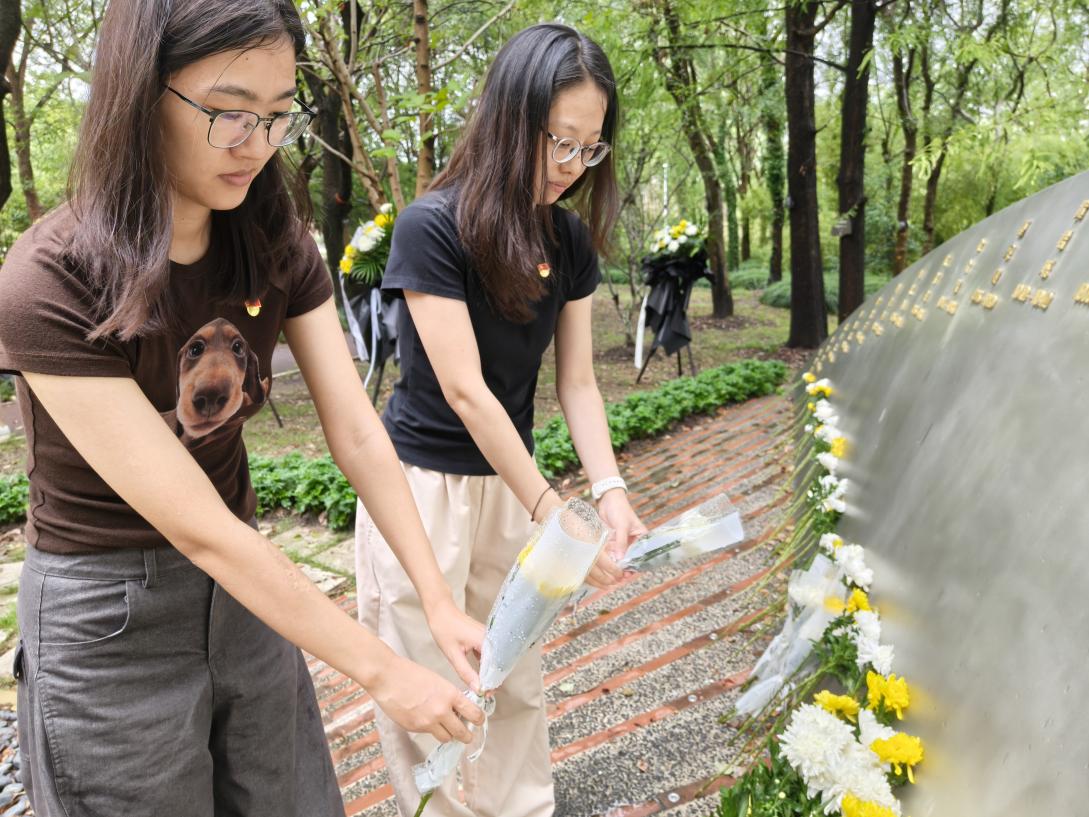 77d82bf43cad1f2d10409f89f1cd8015